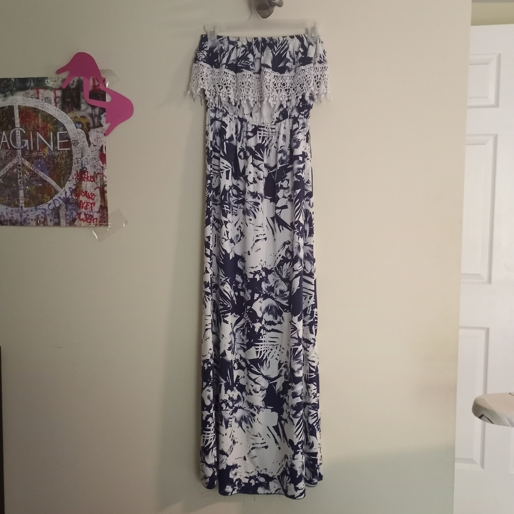 Charlotte Russe maxi dress size medium